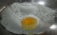 鸡蛋西红柿炒饸烙面步骤一